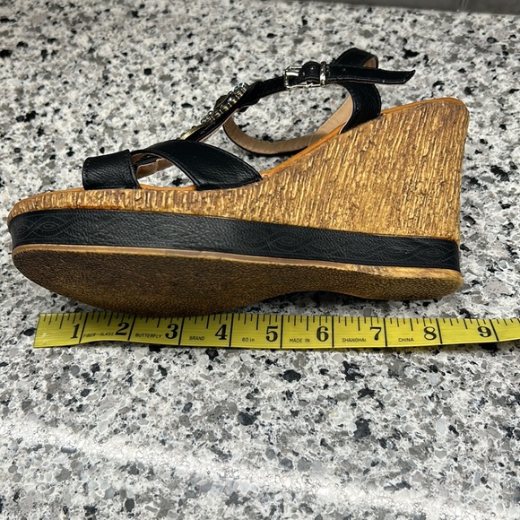 Refresh Wedge Sandals Size 9 but Fits like an 8 - Picture 6 of 9